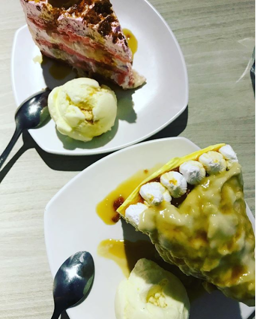 Cake ini sebenarnya mirip seperti pancake yang lain Resep Durian Cake with Chocolate Sauce
