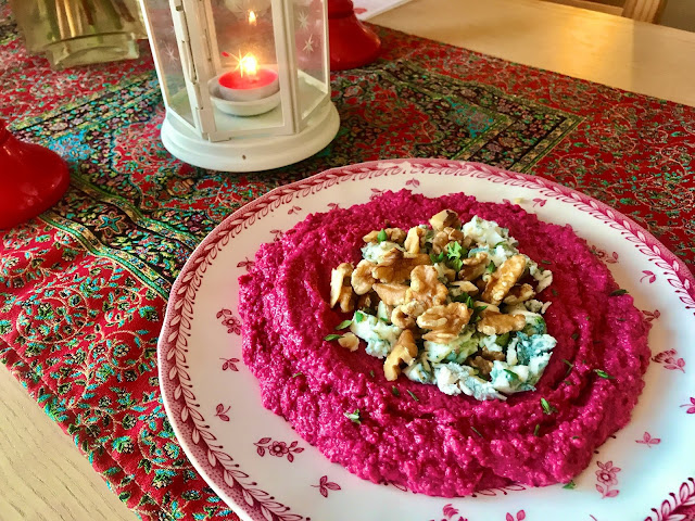 Beetroot hummus with gorgonzola and walnuts