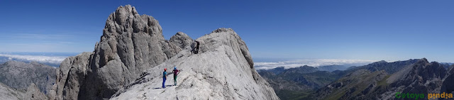 Subida a las Torres Areneras y a las Cuetos del Trave, pasando por el Refugio de Urriellu y el de Cabrones, en el Macizo Central de Picos de Europa.