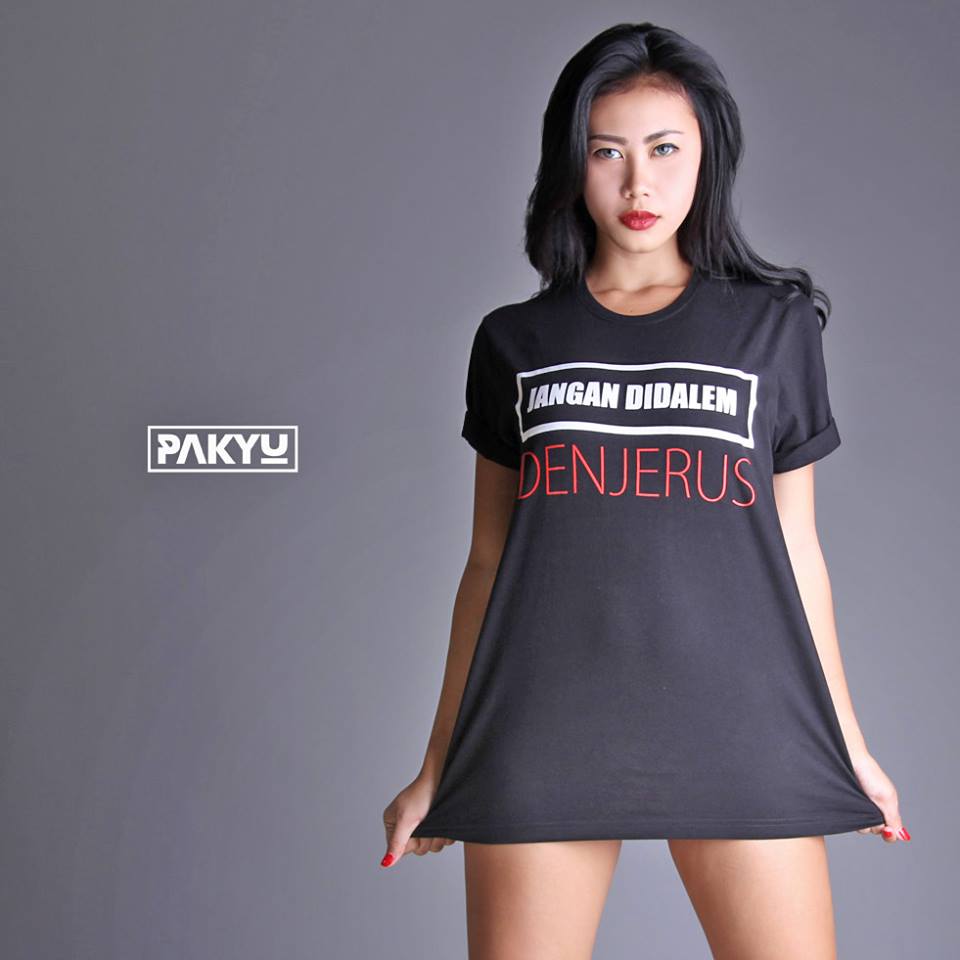 Kenapa Foto Model Wanita Kaos Distro Tidak Pakai Celana ...