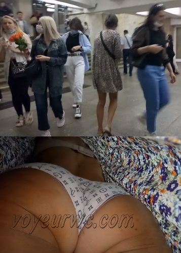 Upskirts N 3256-3264 (Upskirt voyeur videos with girls teasing with their butts on the escalator)