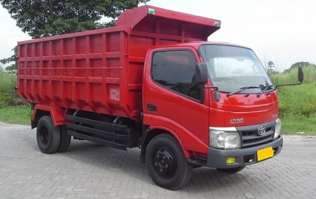 toyota dyna dump truck PARKIR