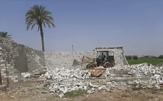 إزالة تعد في المهد وإيقاف أعمال بناء مخالف في حملة لمركز ومدينة بني سويف