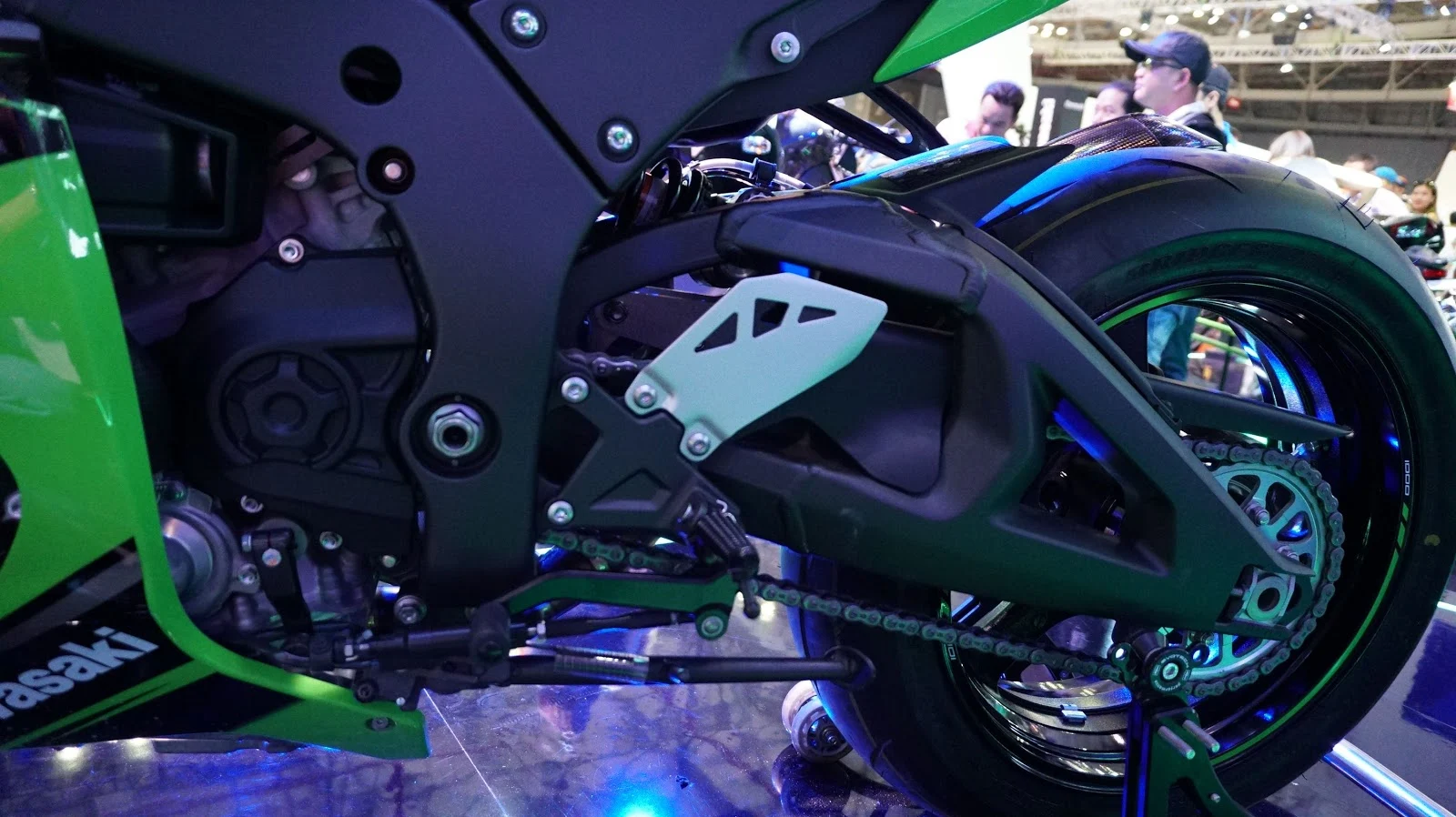 Cận cảnh siêu xe Kawasaki Ninja ZX-10R ABS tại VMS 2016