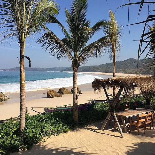 foto pantai nihiwatu sumba barat ntt