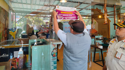 Bapenda Kabupaten Tangerang lakukan Pemasangan Stiker Bagi Penunggak Pajak