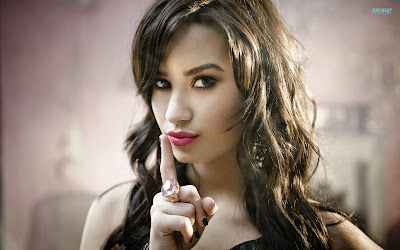 Demi-Lovato-Hot-Lips-HD-Wallpaper