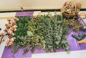 How to make a Christmas wreath - you will need ...
