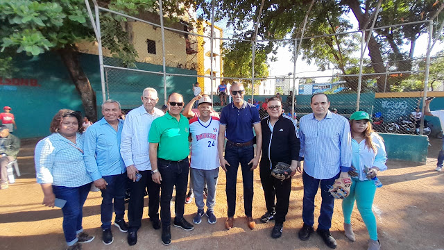 Dedican torneo de béisbol al doctor Surun Hernández Presidente del Colegio de Abogados.
