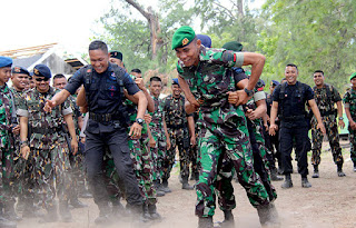 Hubungan Makin Mesra, TNI – Polri Gelar Olahraga Bersama - Commando