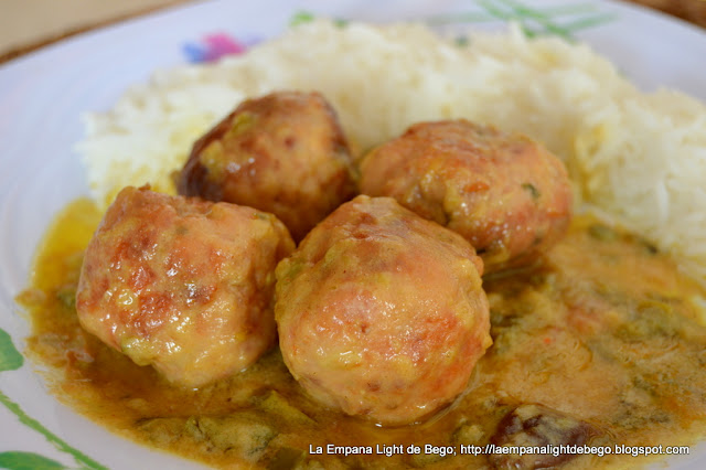 albondigas-de-pollo-en-salsa-de-coco-al-curry