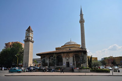 La Mezquita Ethem Bey en Tirana, Albania