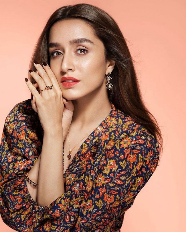 Actors Gallery: Shraddha Kapoor Looking Glamorous Pictures