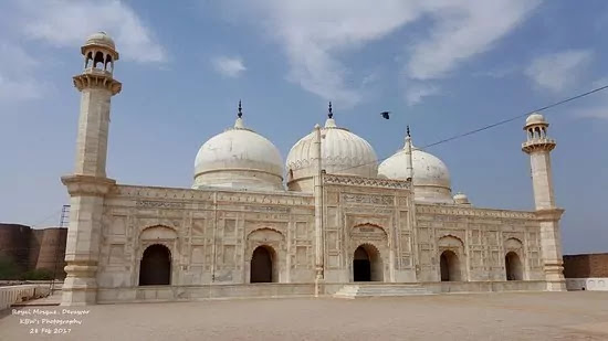 Bahawalpur (بہاولپور), is a city located in the Punjab province of Pakistan.