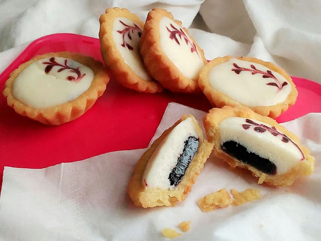 mini blueberry cheese tart