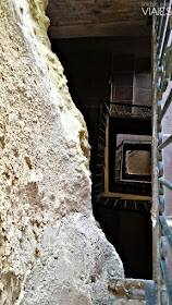 Escaleras en la roca en Chiclana de Segura
