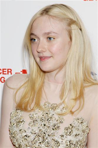 Posted by Dakota Elle Fanning Japan at 1105 PM 0 comments