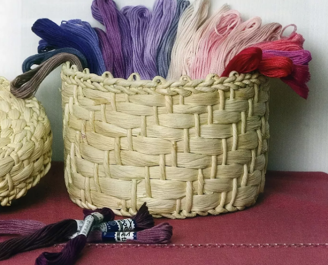 плетеная корзинка для рукоделия