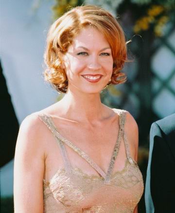 Jenna Elfman Hot in Real Life Wallpapers