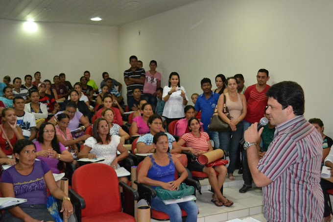 Prefeito Mêrla assina contratos dos professores da Zona Rural do município 