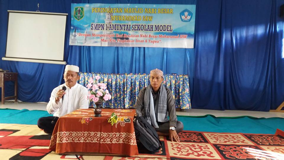 SMPN 1 MODEL AMUNTAI MEMPERINGATI MAULID NABI MUHAMMAD SAW 