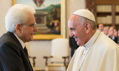 Papa Francesco a Mattarella: "Auspico per l'Italia pace e serenità"