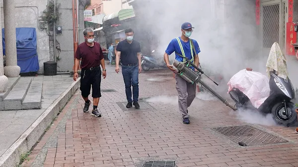 鹿港鎮清潔隊進行淹水地區消毒 杜絕病媒蚊及細菌滋生