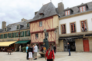 place et fontaine