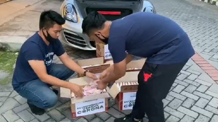 Berita Viral Crazy Rich Surabaya Bagi Mi Instan Isi Uang di Tengah Pandemi Corona