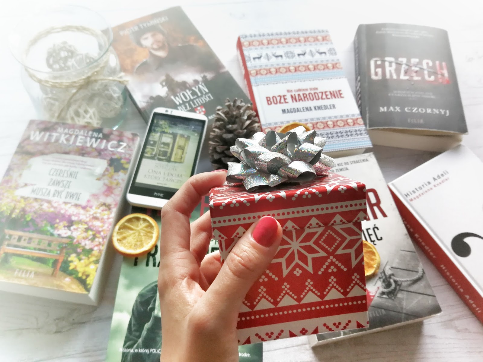 IDEALNY PREZENT NA ŚWIĘTA | Jakie książki kupić bliskim na Boże Narodzenie?