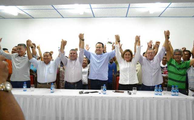 #Eleições2016 - A pré-candidata Irmã Nenê se reúne com o Deputado Federal Silas Câmara