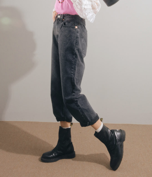 Loose Fit Straight High-Rise Jeans