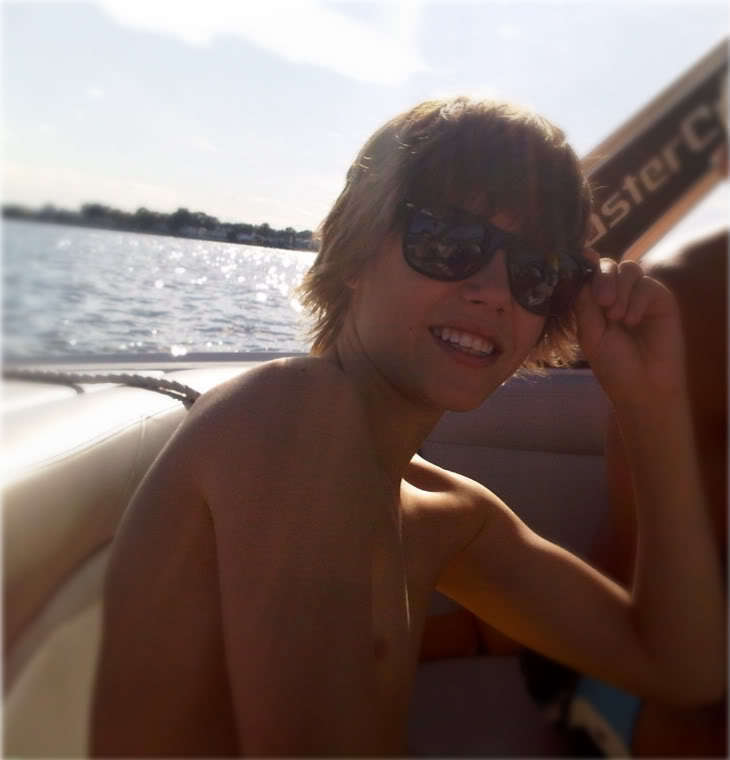 justin bieber pictures shirtless 2011. Sexy Shirtless Justin Bieber