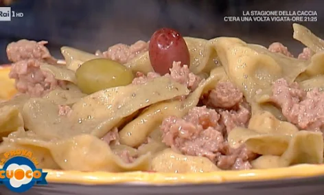 Triangoli di pasta alle olive ripieni di patate e maggiorana