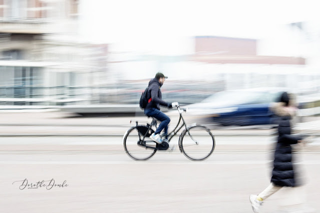 cyclist, Amsterdam, icm, intentional camera movement, gestische Fotografie, Dorothe Domke, photoart, art