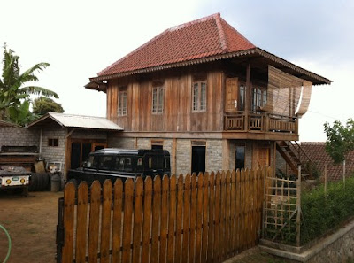 pagar rumah kayu mewah