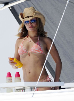 Hayden Panettiere Pictures in hot Orange BIKINI from yacht candids
