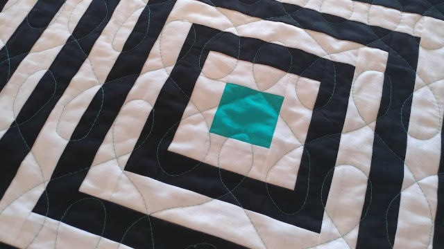 Black and white modern log cabin quilt in Curated Quilts