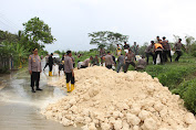 Wakapolresta Cilacap Pantau Ratusan Rumah Warga Terdampak Banjir Jebolnya Tanggul Sungai Cimeneng.