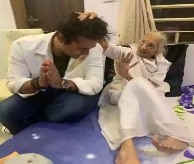 Jubin Nautiyal ने पीएम मोदी की मां से की मुलाकात, कहा- ‘अब समझ आया वो इतने विन्रम क्यों हैं’