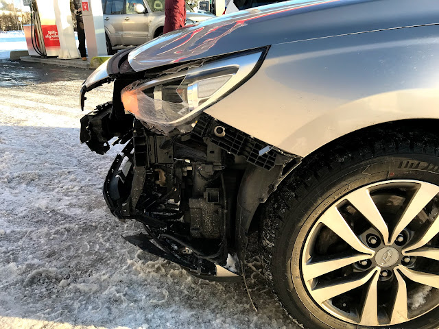 アイスランドで交通事故を起こしてしまったヒュンダイ i30