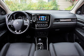 Interior view of 2017 Mitsubishi Outlander GT