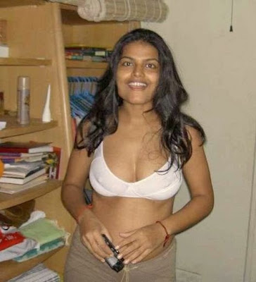 aunty bra photos. aunties hot ra show photoes