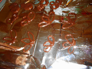 Fluturii de ciocolata formati pe o folie 