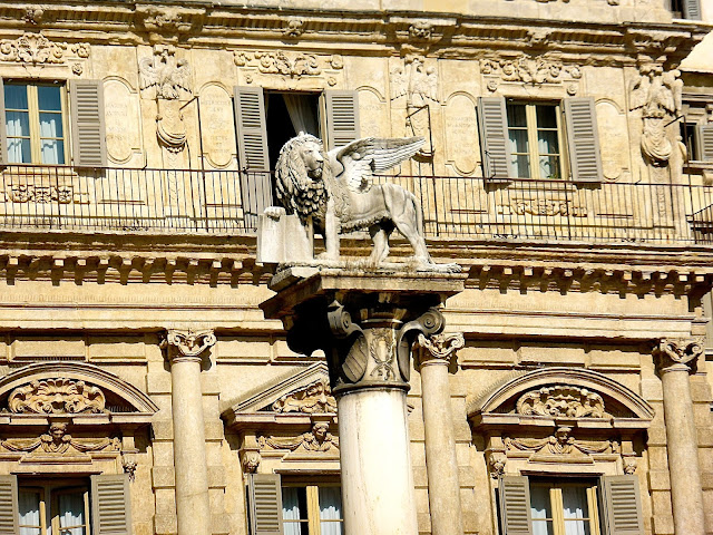 verona-piazza-delle-erbe