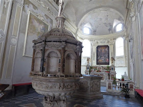 interni dell'oratorio di san giacinto a pietrasanta