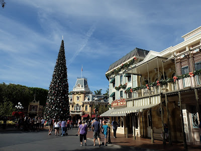 ディズニーランドのクリスマスツリー