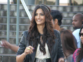 Indian Actress Sonam Kapoor Hairstyle Picture Gallery