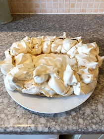 Best easy meringue recipe, how to get egg whites to stiffen to create an easy to make meringue summer pavlova. Make sure you whisk the egg whites for a long time, you can't overwhisk. Add the sugar slowly and keep whisking.