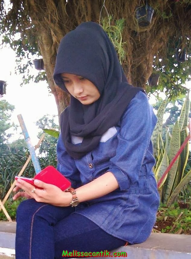 Gambar Karyawati Bank  Berjilbab Cantik Imut Banget 